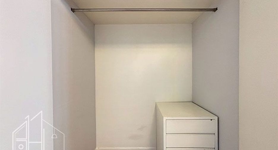 For rent 4 bedrooms condo in Watthana, Bangkok