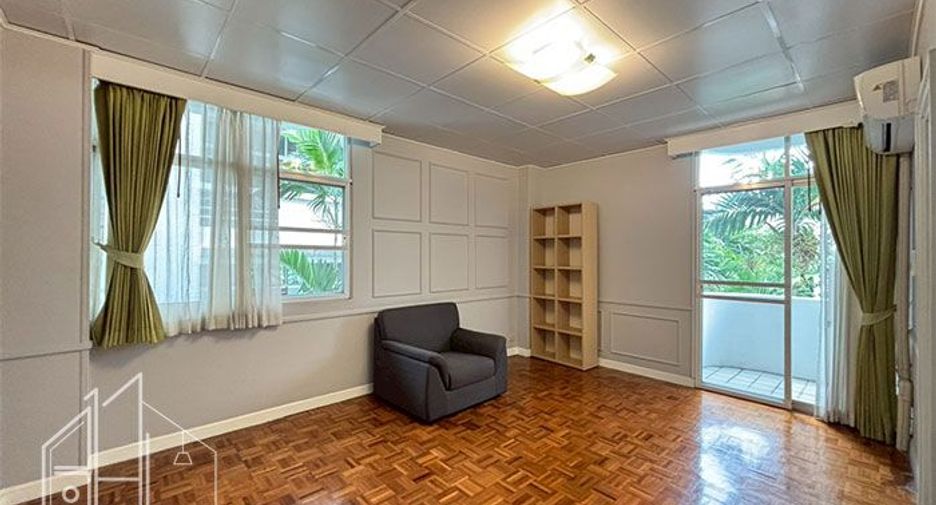 For rent 4 bedrooms condo in Watthana, Bangkok