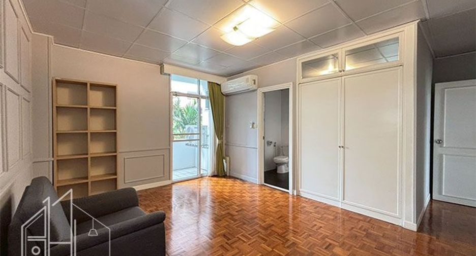 For rent 4 bedrooms condo in Watthana, Bangkok