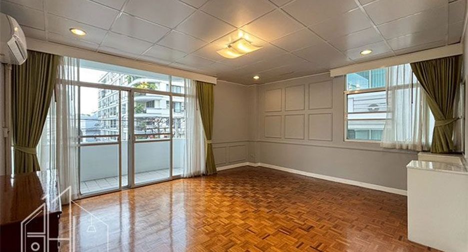 For rent 4 bedrooms condo in Watthana, Bangkok