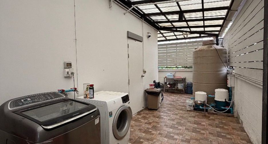 For sale 4 bedrooms house in Lam Luk Ka, Pathum Thani