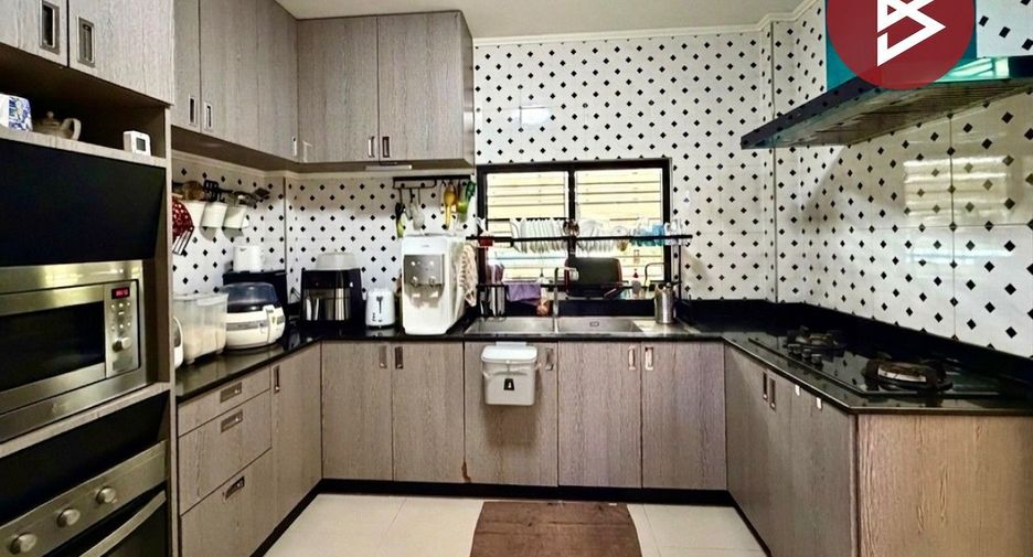 For sale 4 bedrooms house in Lam Luk Ka, Pathum Thani