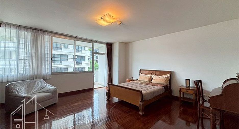 For rent 3 bedrooms condo in Watthana, Bangkok