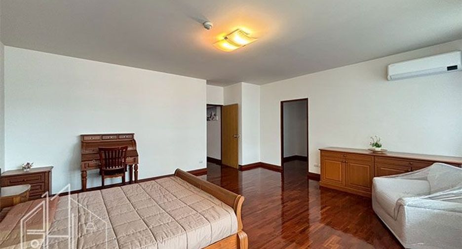 For rent 3 bedrooms condo in Watthana, Bangkok