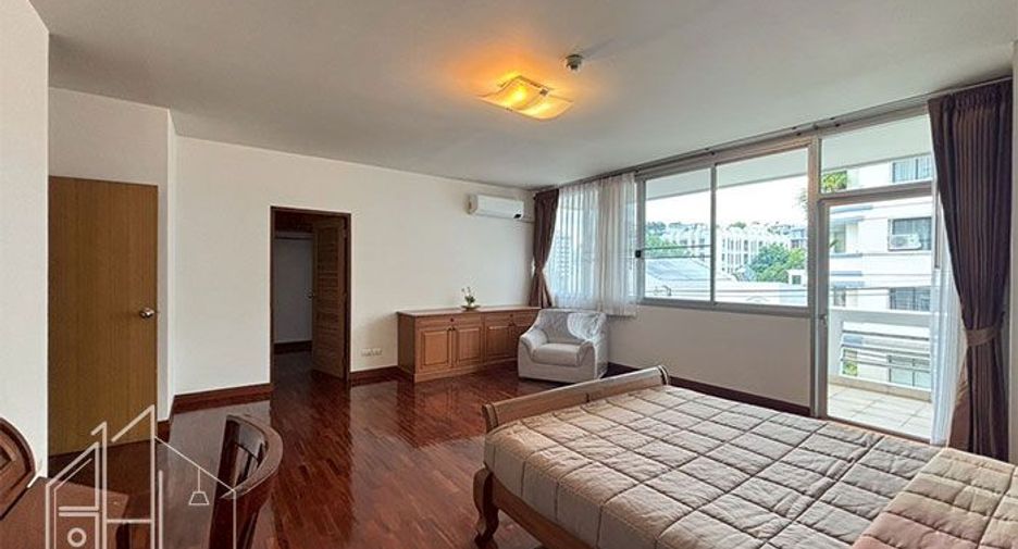 For rent 3 bedrooms condo in Watthana, Bangkok