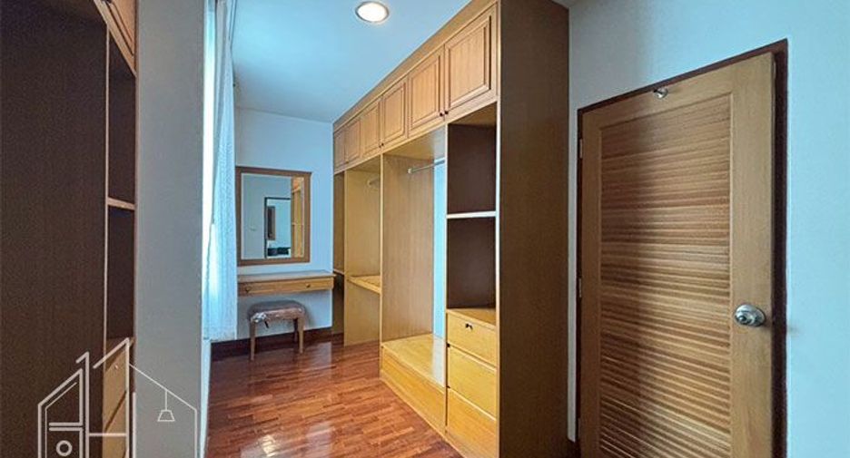 For rent 3 bedrooms condo in Watthana, Bangkok