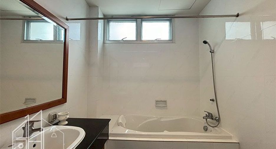 For rent 3 bedrooms condo in Watthana, Bangkok