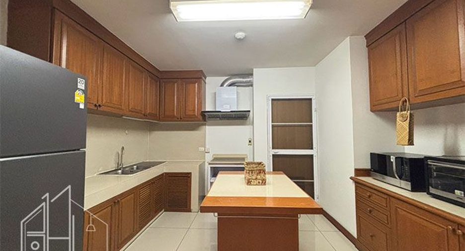 For rent 3 bedrooms condo in Watthana, Bangkok