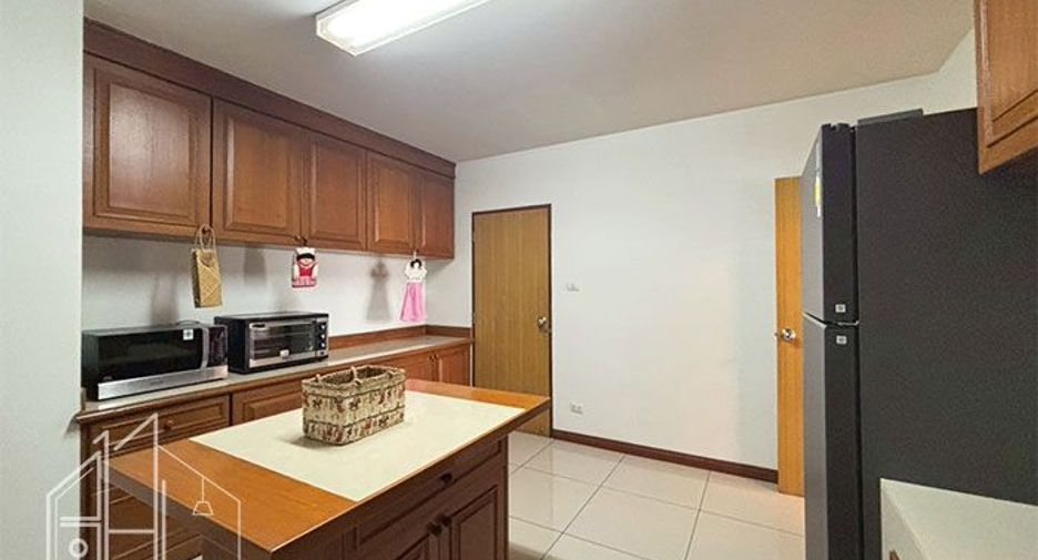 For rent 3 bedrooms condo in Watthana, Bangkok