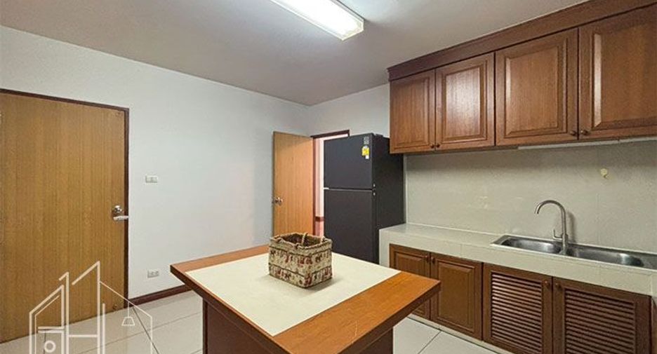 For rent 3 bedrooms condo in Watthana, Bangkok