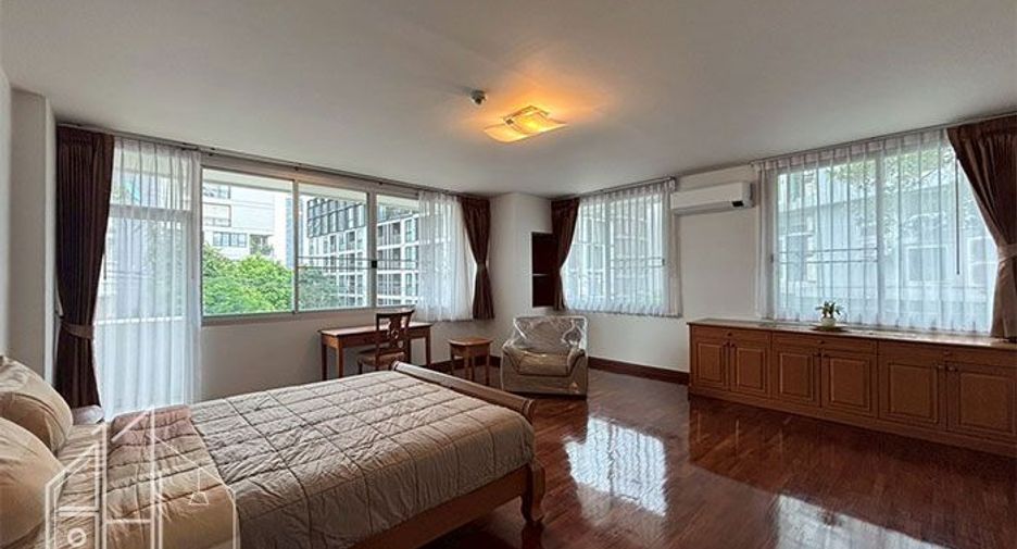 For rent 3 bedrooms condo in Watthana, Bangkok