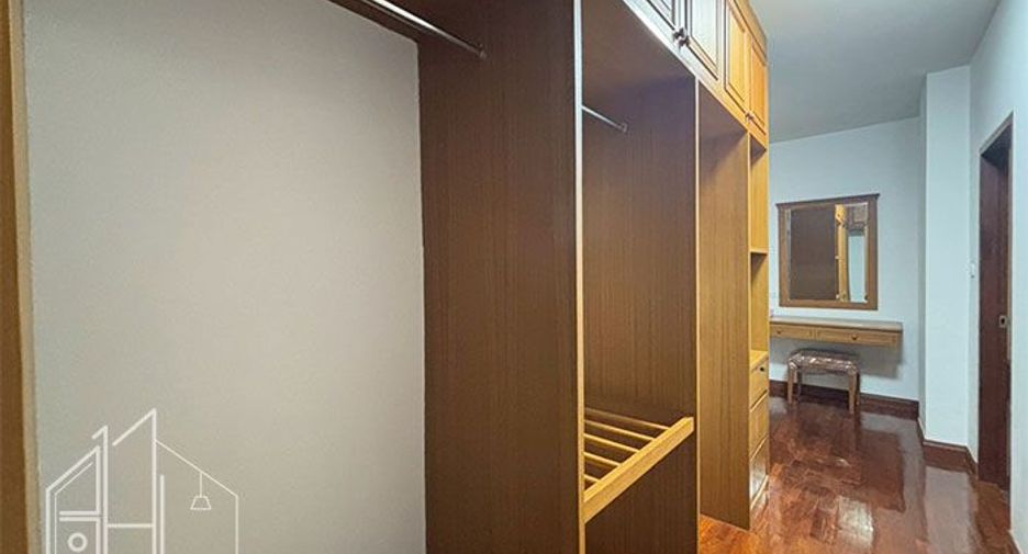 For rent 3 bedrooms condo in Watthana, Bangkok