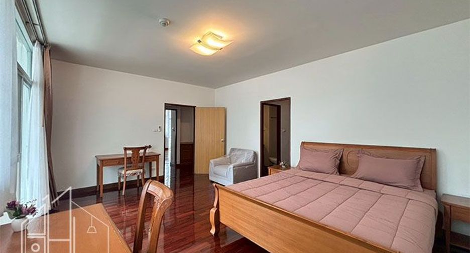 For rent 3 bedrooms condo in Watthana, Bangkok