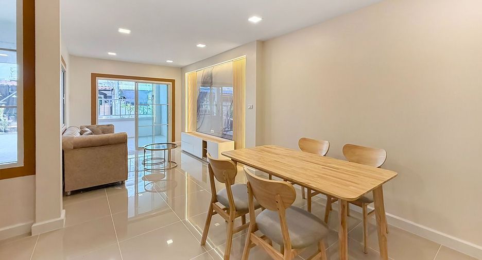 Casa adosada en venta de 3 habitaciones en Bang Bua Thong, Nonthaburi