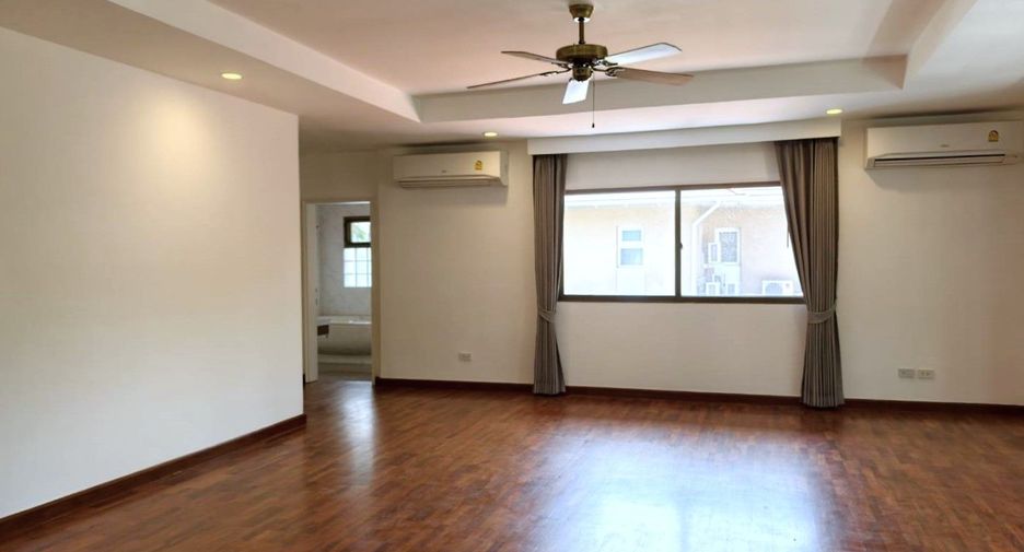 Casa en alquiler de 4 habitaciones en Pak Kret, Nonthaburi