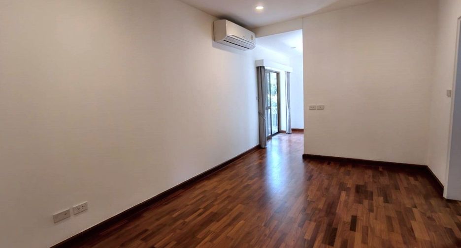 Casa en alquiler de 4 habitaciones en Pak Kret, Nonthaburi