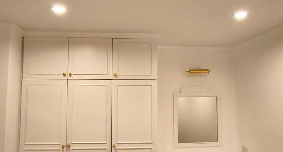 For sale 2 bedrooms condo in Khlong Toei, Bangkok