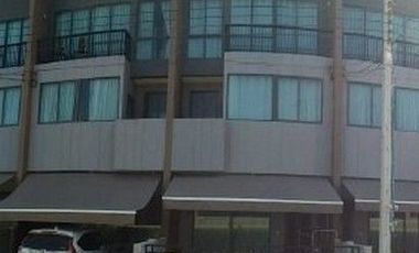 For sale 3 bedrooms townhouse in Saphan Sung, Bangkok
