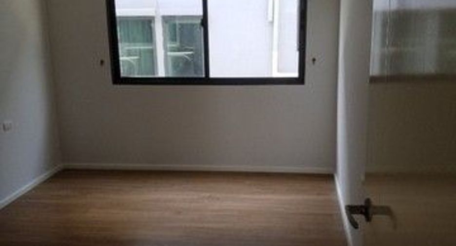 For sale 3 bedrooms townhouse in Saphan Sung, Bangkok