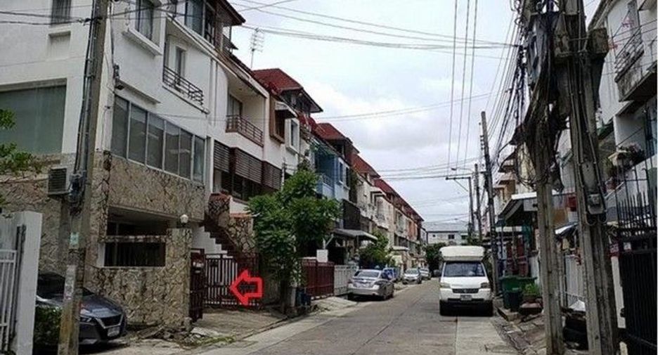 For sale 2 bedrooms townhouse in Min Buri, Bangkok