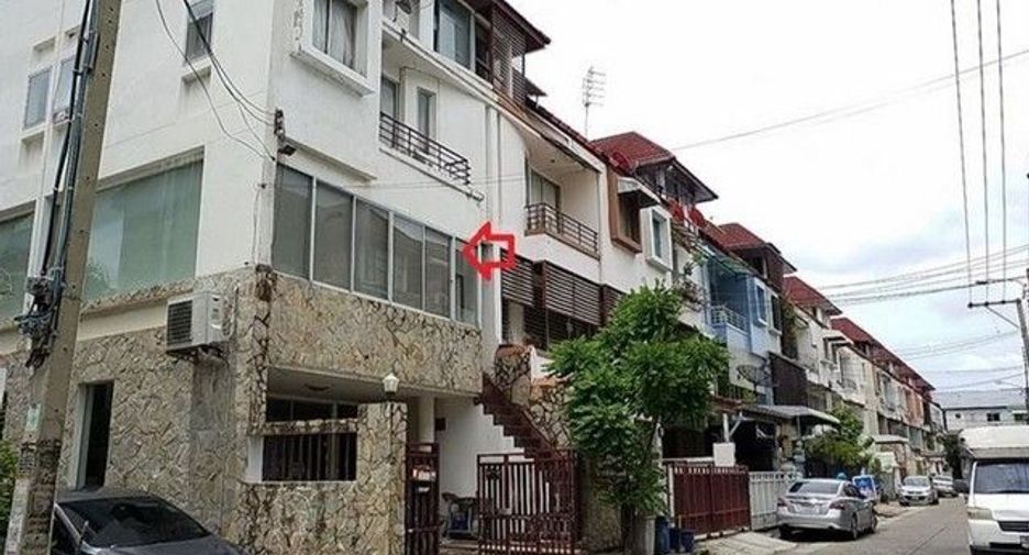 For sale 2 bedrooms townhouse in Min Buri, Bangkok