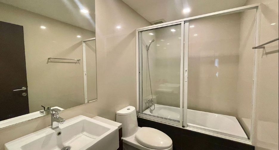 For rent 2 bedrooms apartment in Khlong Toei, Bangkok
