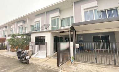 Reihenhaus zum Kauf mit 3 Zimmer in Khlong Sam Wa, Bangkok