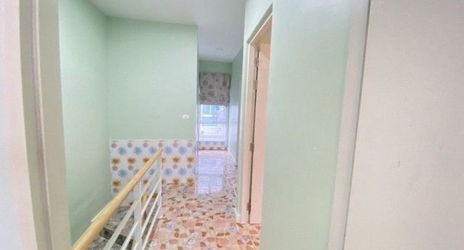 Reihenhaus zum Kauf mit 3 Zimmer in Khlong Sam Wa, Bangkok