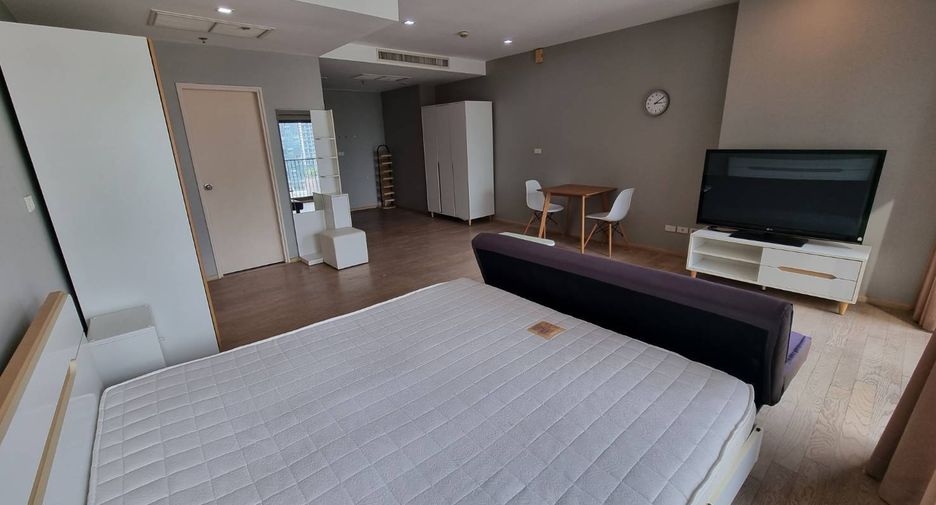 For rent 1 bed condo in Khlong Toei, Bangkok