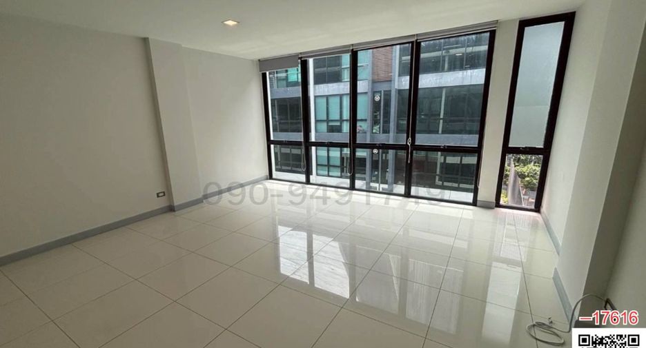 For rent 1 bed retail Space in Bang Rak, Bangkok