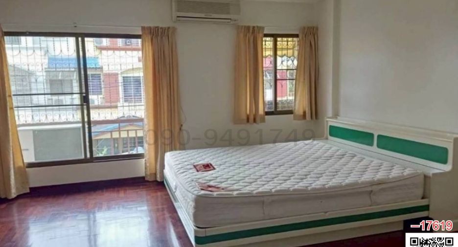 For rent 3 bedrooms retail Space in Suan Luang, Bangkok