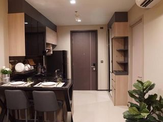 Apartamento en alquiler de 1 habitaciones en Huai Khwang, Bangkok