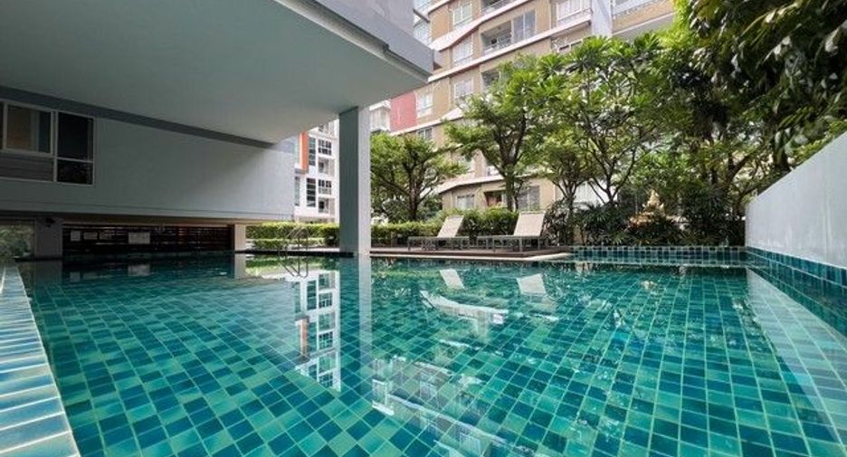 For sale 1 bed condo in Phra Khanong, Bangkok