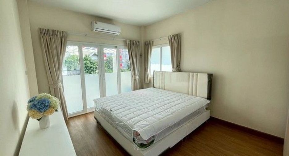 À louer 4 chambres maison à Bang Kapi, Bangkok