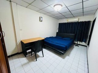 Reihenhaus zur Miete mit Studio in Huai Khwang, Bangkok
