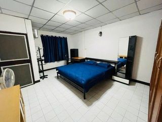 Reihenhaus zur Miete mit Studio in Huai Khwang, Bangkok
