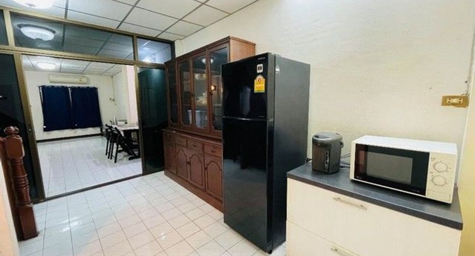 Reihenhaus zur Miete mit Studio in Huai Khwang, Bangkok
