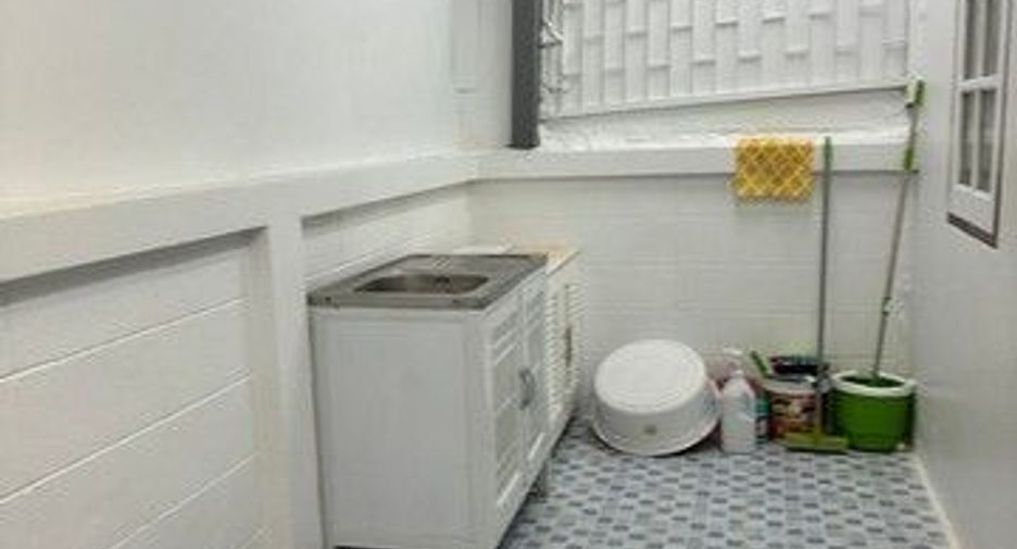 For rent 3 ベッドルーム townhouse in Bang Na, Bangkok
