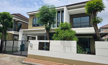 Casa en alquiler de 4 habitaciones en Bang Phli, Samut Prakan