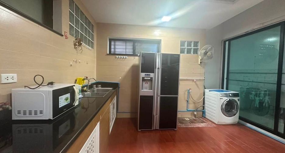 Haus zur Miete mit 3 Zimmer in Bang Phli, Samut Prakan