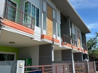 For sale 2 ベッドルーム townhouse in Khiri Rat Nikhom, Surat Thani