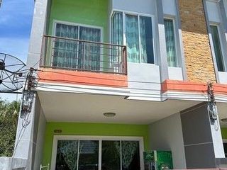 For sale 2 ベッドルーム townhouse in Khiri Rat Nikhom, Surat Thani