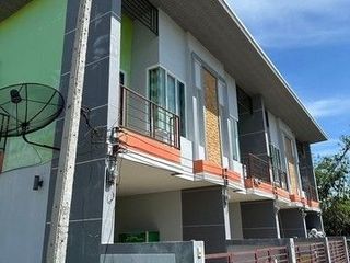 For sale 2 ベッドルーム townhouse in Khiri Rat Nikhom, Surat Thani