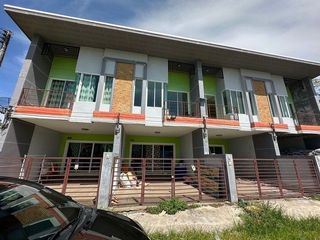 For sale 2 ベッドルーム townhouse in Khiri Rat Nikhom, Surat Thani
