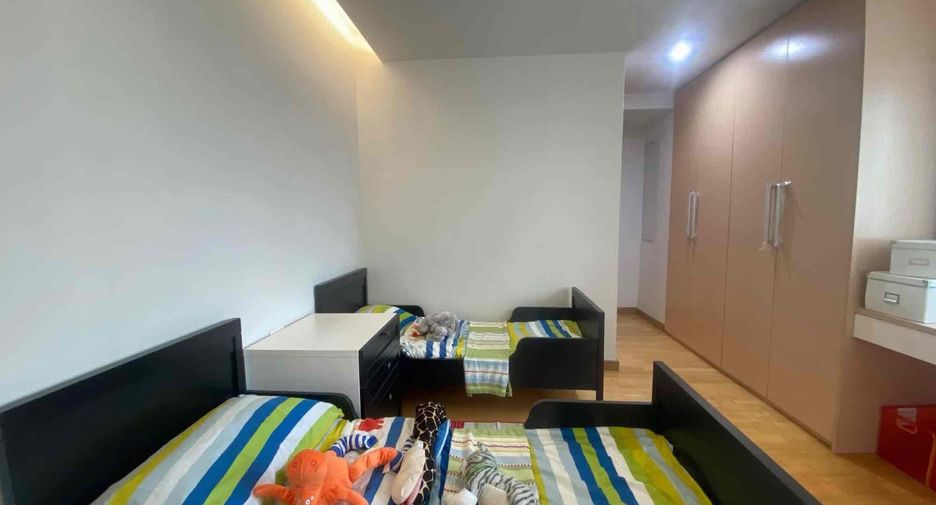 Condo en alquiler y en venta de 3 habitaciones en Phra Khanong, Bangkok
