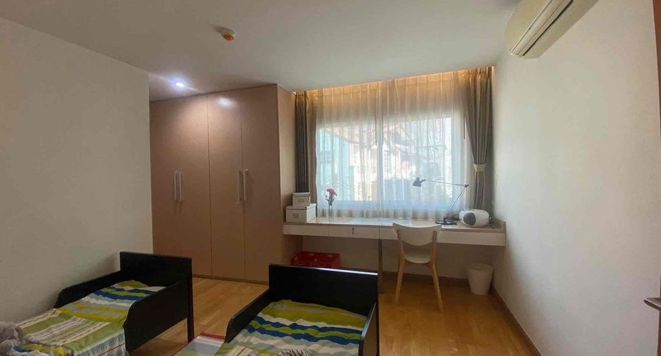 Condo en alquiler y en venta de 3 habitaciones en Phra Khanong, Bangkok