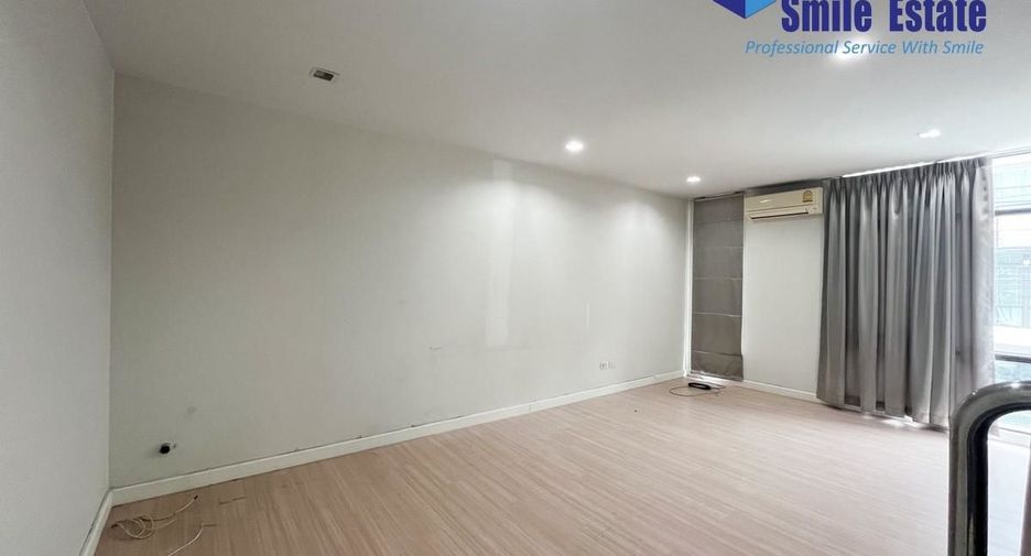 For rent 4 bedrooms townhouse in Bang Phli, Samut Prakan