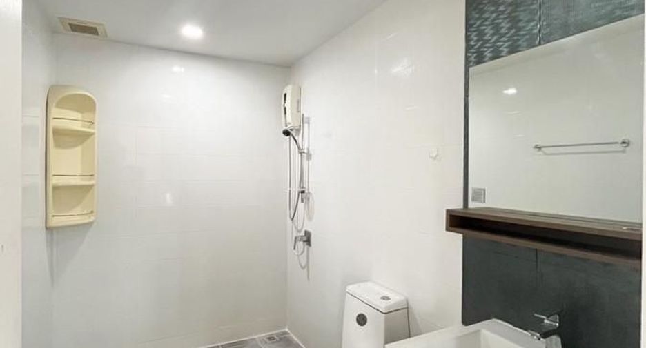 For rent 4 bedrooms townhouse in Bang Phli, Samut Prakan