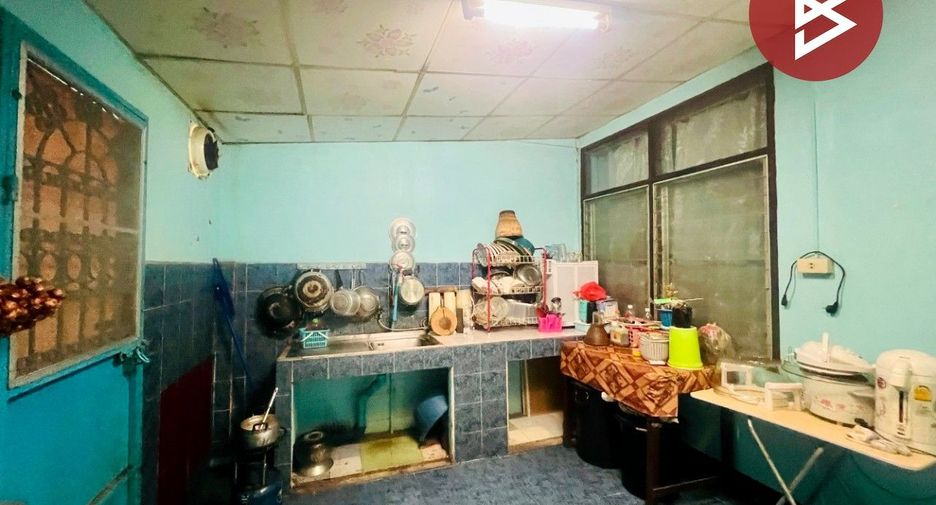 Casa adosada en venta de 2 habitaciones en Phra Pradaeng, Samut Prakan