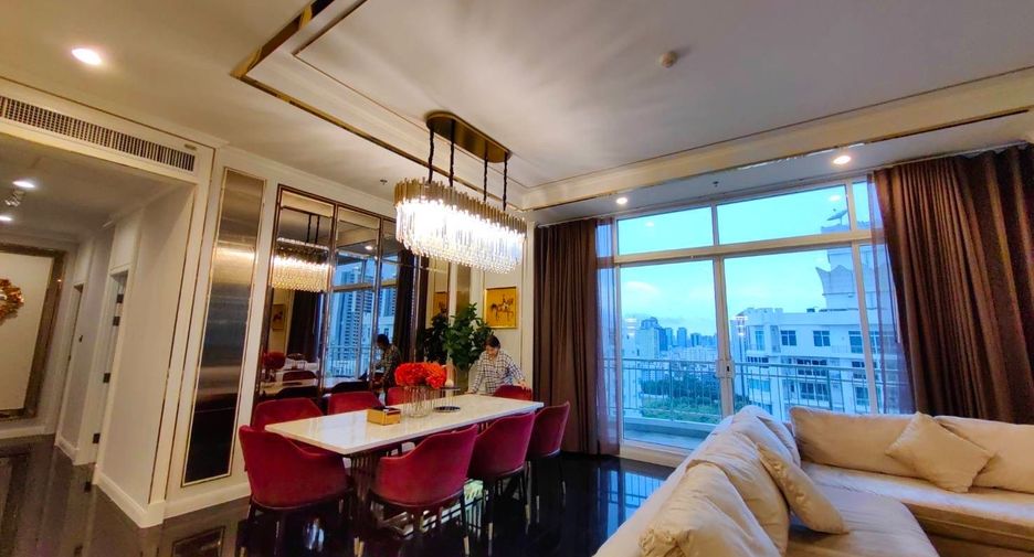 For rent 4 bedrooms condo in Huai Khwang, Bangkok